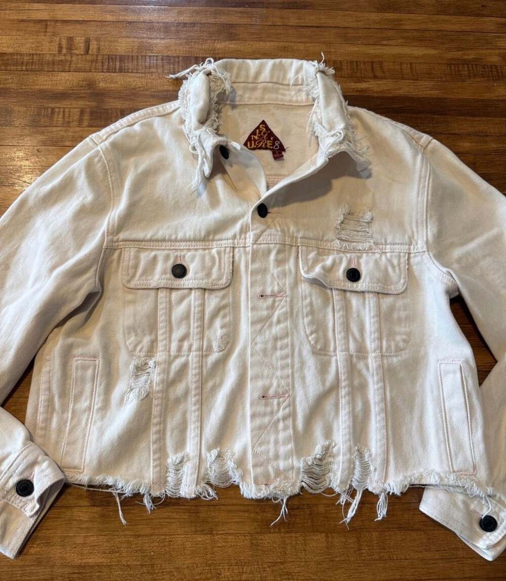 Signature8 White Denim Distress Jean Jacket Pink Stitching (k)